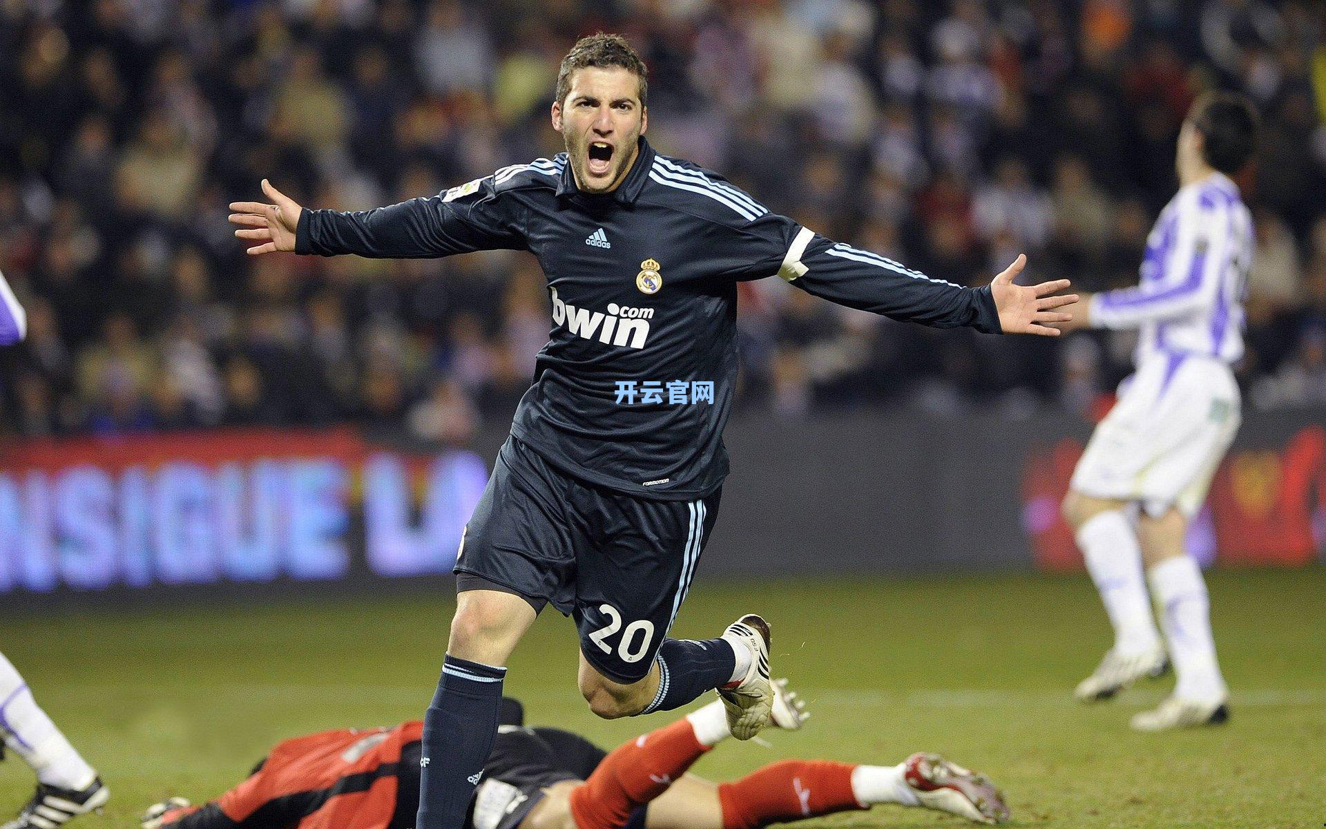 从星际争霸传奇到扑克大师，一位电竞先驱的华丽转身